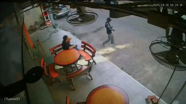 中国游客在泰国街头突遭木棍砸头