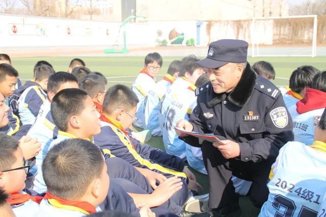 豫警好榜样丨张伟：穿警服的“孩子王”