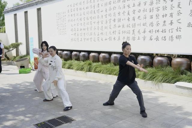 “我为家乡代言”网络直播助农活动在信阳启动