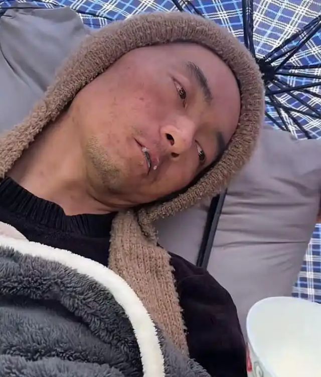 11岁女儿成患癌爸爸生命最后执念，苦撑至女儿放学才闭目
