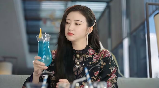 喝奶茶的年轻人，腻了？