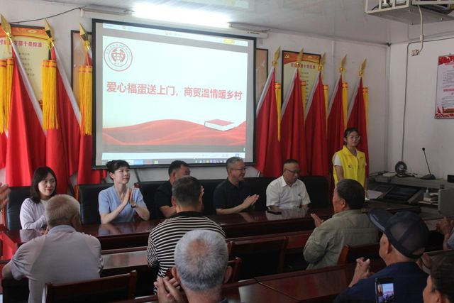 郑州财税金融职业学院商贸系开展爱心福蛋送温情活动