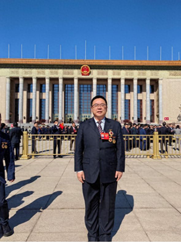欧洲大停电 中国一电工意外红了