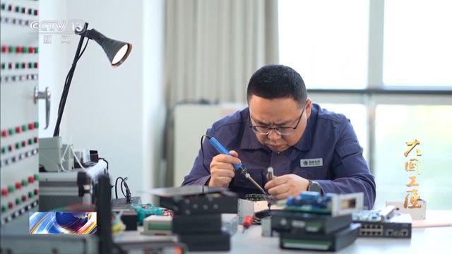 欧洲大停电 中国一电工意外红了