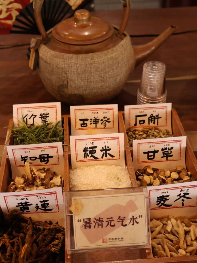 打工人捧红的中式养生水，又卖爆了