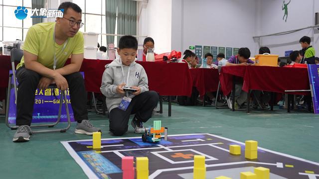 新乡：共赴机器人竞赛之约 1500+编程达人尽展所能