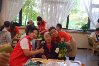 老有所依 乐在其粽 | 平安人寿河南分公司党建公益行