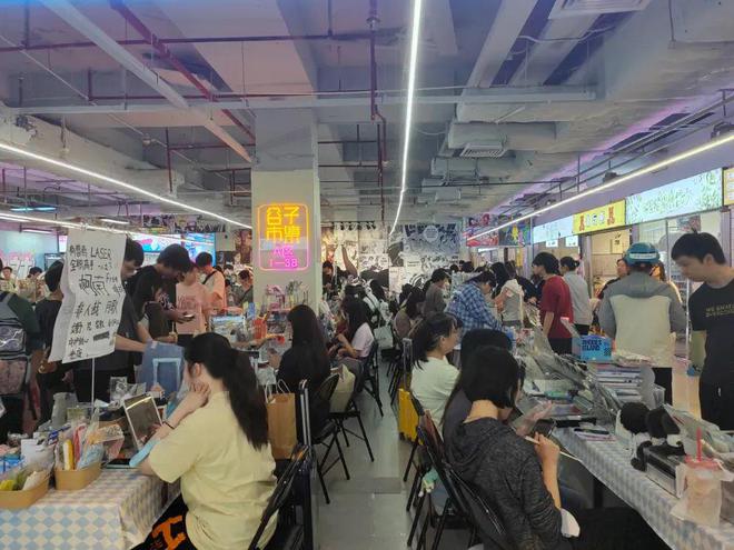 快倒闭的老商场，被二次元盘活