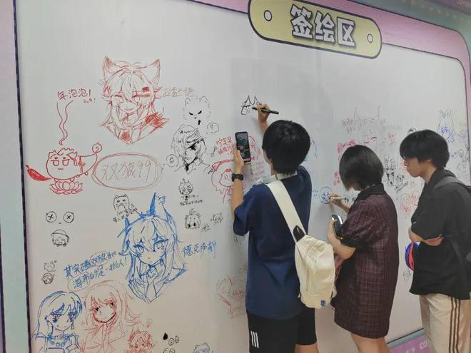 快倒闭的老商场，被二次元盘活