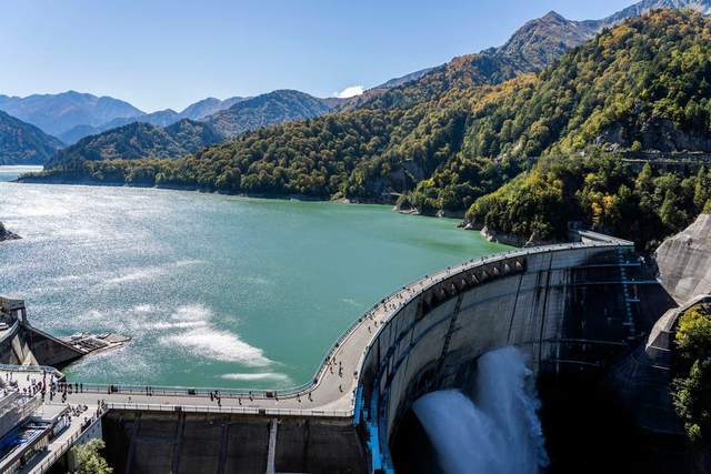 中国在2400米高原建大坝！耗时十年后首次蓄水