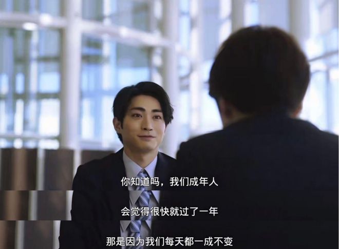花1000元买个丑杯子，打工人靠它装松弛