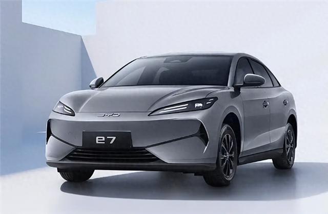 中型车性价比之争：比亚迪 e7 5 月 17 日登场，胜算几何？