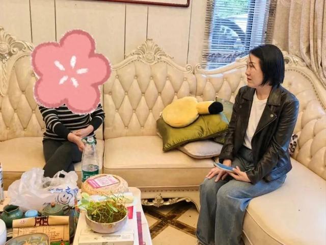 女子被困自家别墅电梯1天1夜！所幸被快递小哥发现……