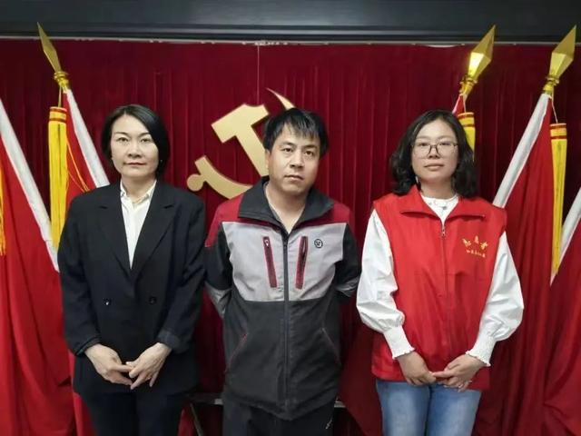 女子被困自家别墅电梯1天1夜！所幸被快递小哥发现……