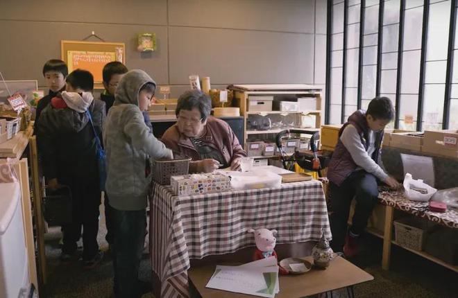 日本养老神话，也“塌房”了？