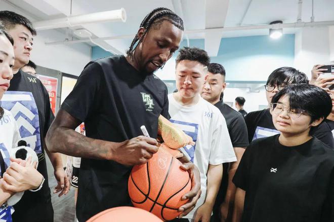 虎扑5亿“贱卖”？8000万直男不背锅