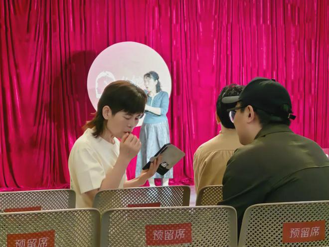 她们上桌，贡献今年最戳的脱口秀