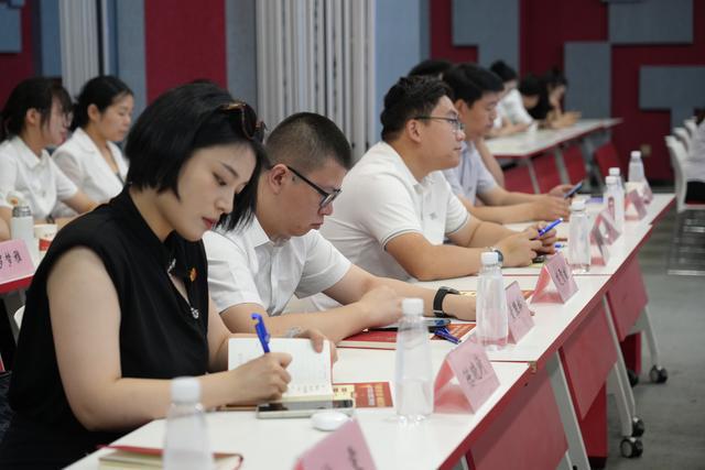 第六届非公党建工作研讨会在郑州圆方集团召开