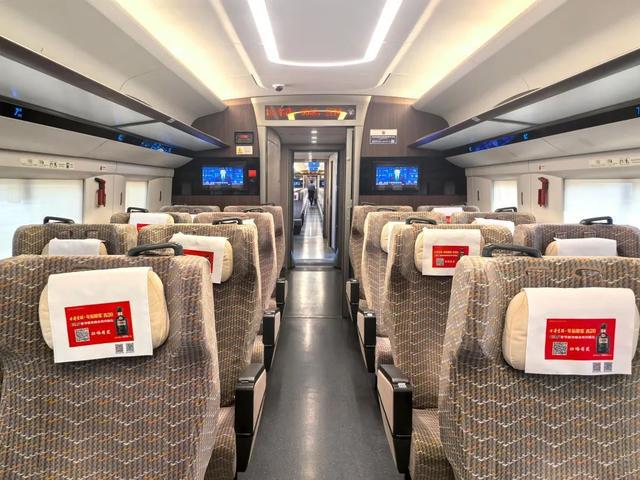 网友偶遇“0000”次复兴号，这是啥车？