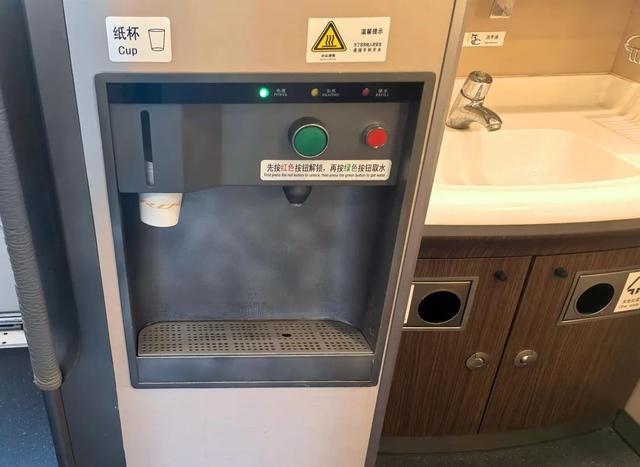网友偶遇“0000”次复兴号，这是啥车？