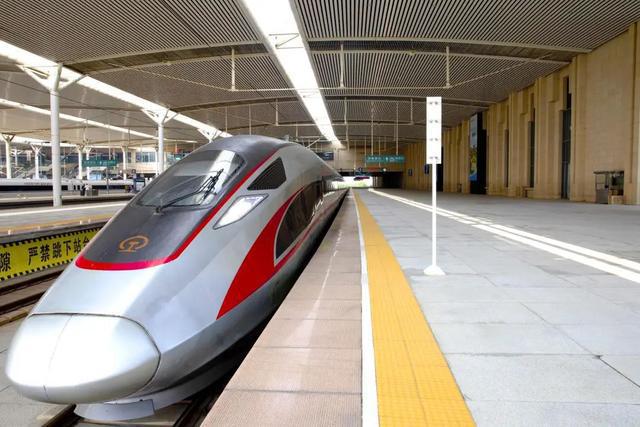网友偶遇“0000”次复兴号，这是啥车？