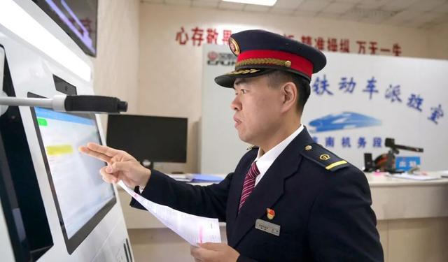 网友偶遇“0000”次复兴号，这是啥车？