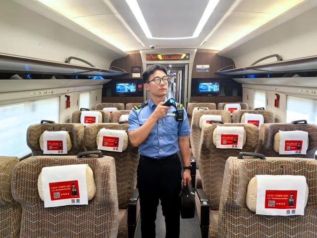 网友偶遇“0000”次复兴号，这是啥车？