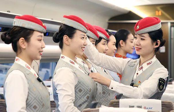 网友偶遇“0000”次复兴号，这是啥车？