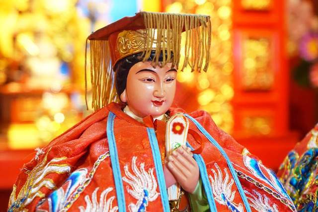 20美元一沓，冥币在海外杀疯了！