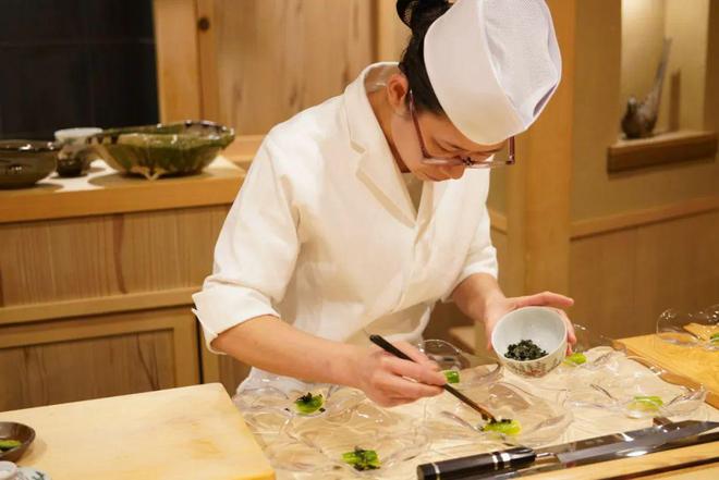 中国女孩在东京，打脸“女人不能做寿司”