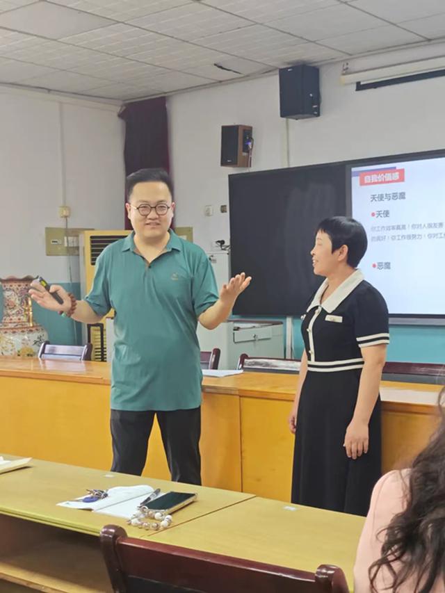 二七区苗圃小学举行心理健康培训，护航心灵点亮教育人生