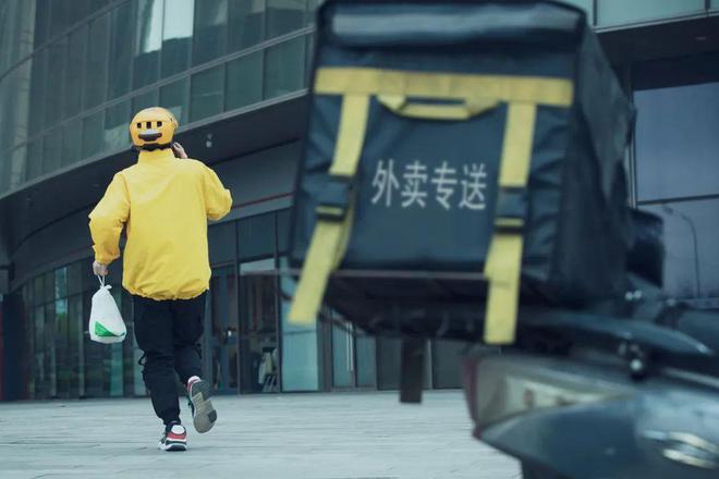 什么都卖的大超市，正在被挤出市中心？