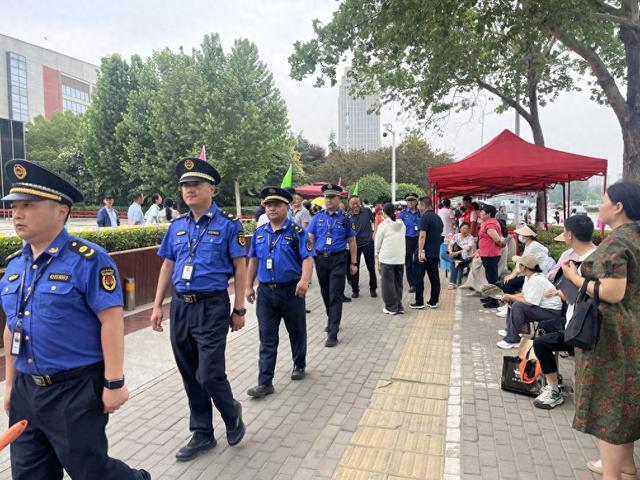 静音护考温情相伴，郑州城管暖心护航高考