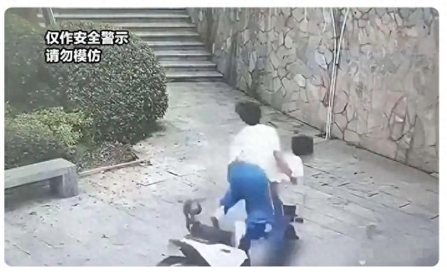湖南两高中生骑电动车撞墙身亡，改装电动车之痛谁来担？