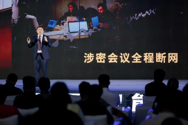 孤独的职场中层，如何找到安全感？