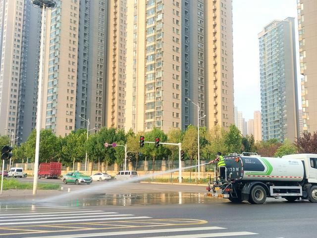 雨后路面精保洁 维护环境保安全