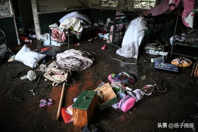 美国洪灾致82死，包括28名儿童！特朗普：拜登的错