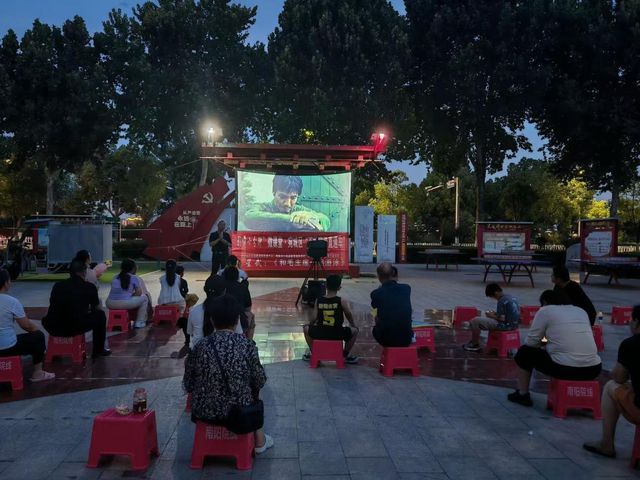 南阳市宛城区：“影前十分钟”微宣讲 传承红色基因