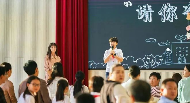 被小学生作业累麻了，家长也想减负