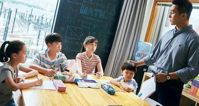 被小学生作业累麻了，家长也想减负