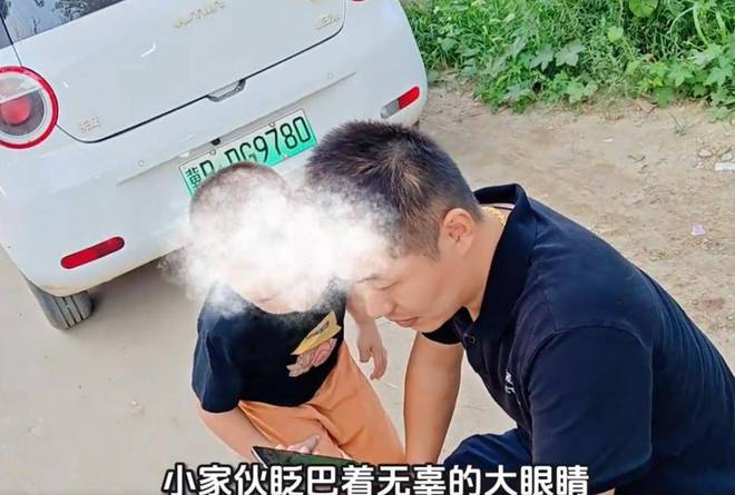一家福服饰总经理路边捡娃记：从紧张寻人到被 “干饭魂” 逗笑全场