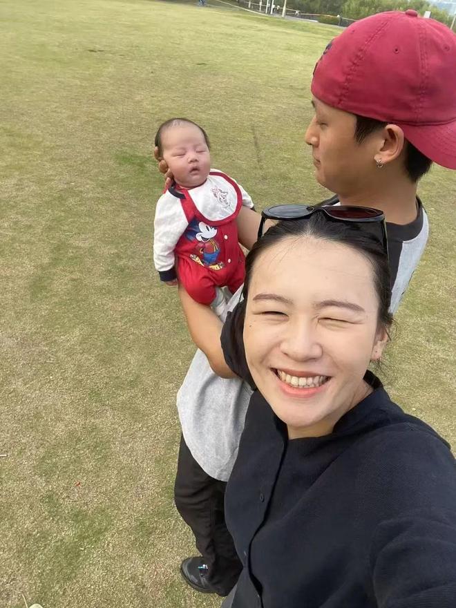 妻子上班丈夫带娃，一个摩梭家庭的育儿实践