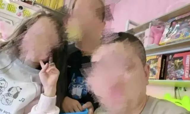 贵州男子离婚冷静期毒杀儿女案开庭，凶手堂哥：吃软饭不属实，挣的钱都交给他老婆