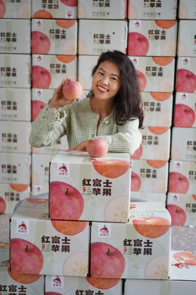 年轻人辞职回村卖水果，比打工开心