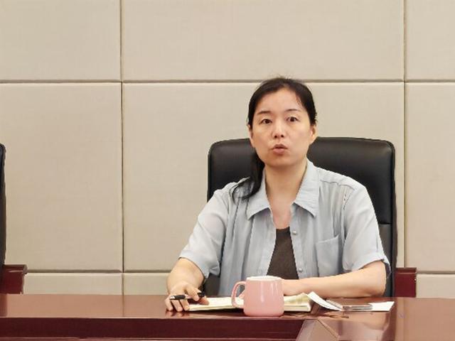 郑州市管城回族区外国语学校举行中层以上领导干部述职会