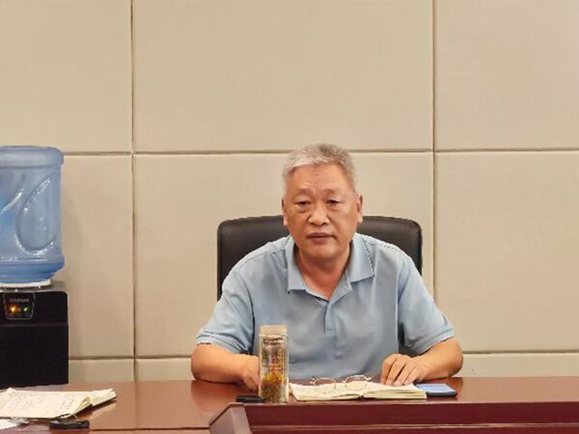 郑州市管城回族区外国语学校举行中层以上领导干部述职会