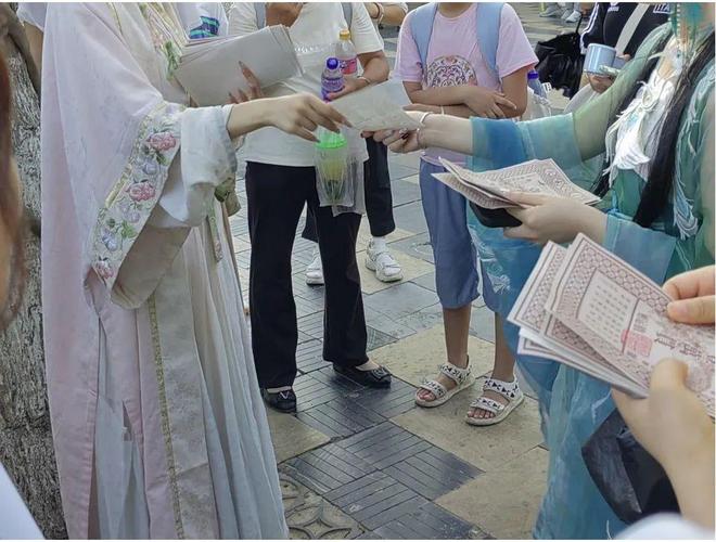 跟风去河南，花80元在中式乐园玩疯了