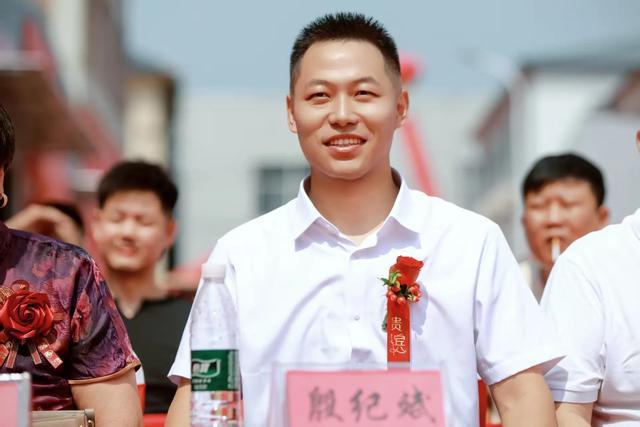 一家福服装仓储盛大开业 开启服装供应链升级新篇章