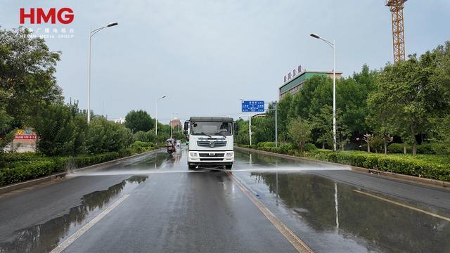新乡原阳：“人工铲+机械冲” 高效清淤恢复城市“颜值”