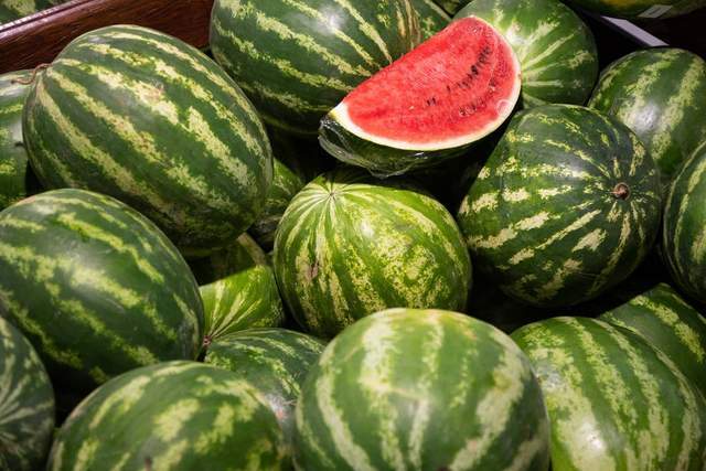 月薪2万元吃不起，百果园“爹味”教育消费者！